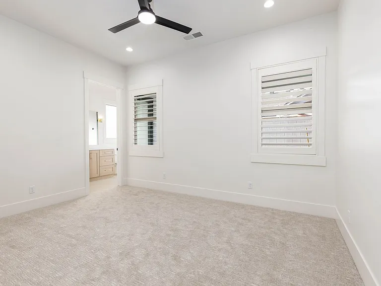 345 E Sidbury Rd — Photo 24