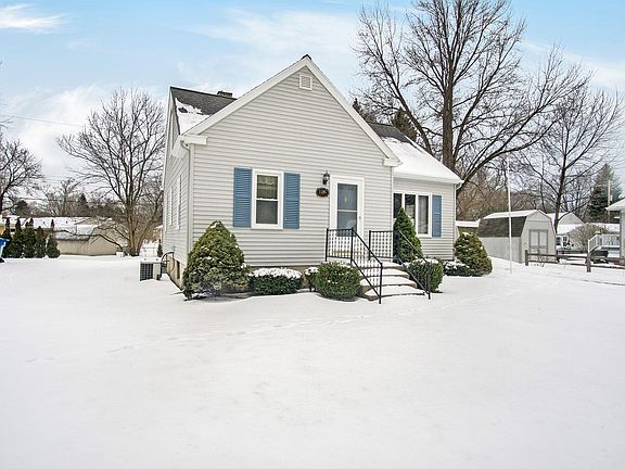 3rd image of 1116 Woodlawn Ave