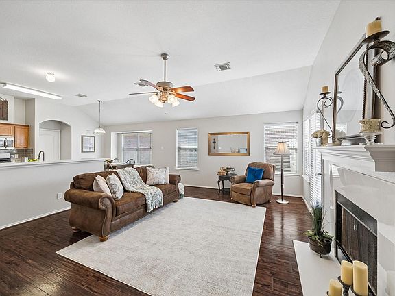 4th image of 21583 Kings Bend Dr
