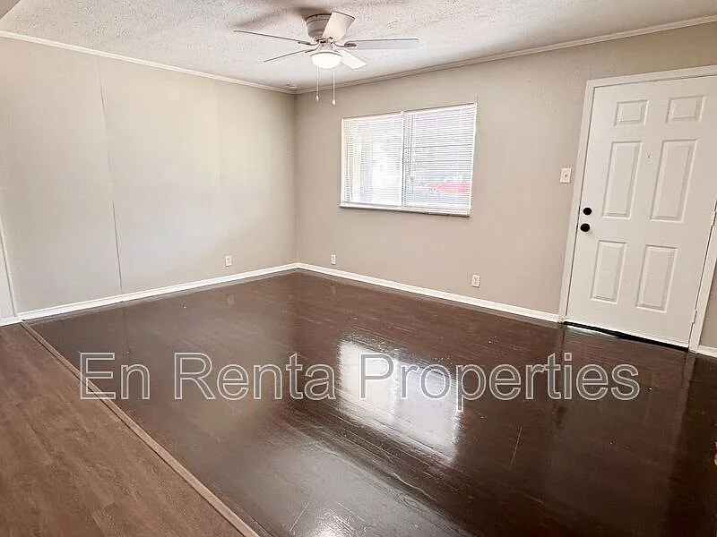 3 bed, 1.0 bath, 1252 sqft, $1,795 — Photo 4