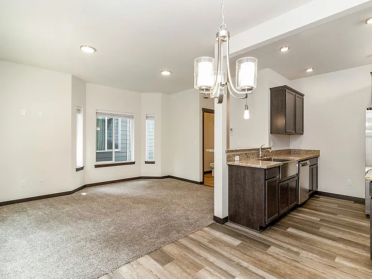 323 Penny Ave — Photo 10