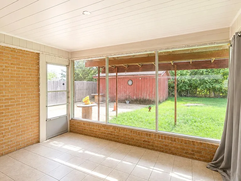 2201 Clooney St — Photo 10
