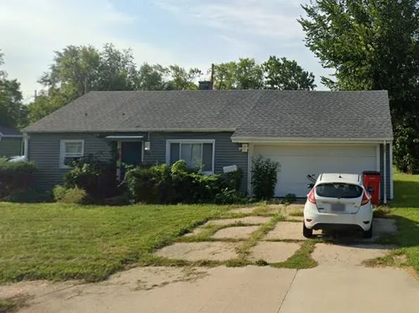 711 Bethume Ct, Champaign, IL 61820