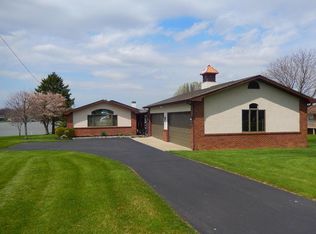 1228 E Choctaw Dr, London, OH 43140