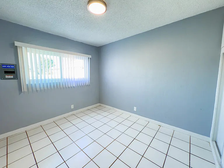 10374 Long Beach Blvd #8 — Photo 13