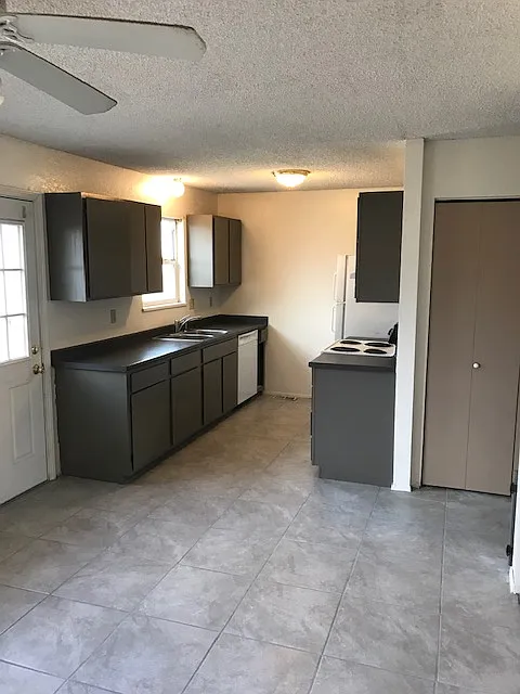 3 bed, 1113 sqft, $1,650 — Photo 3