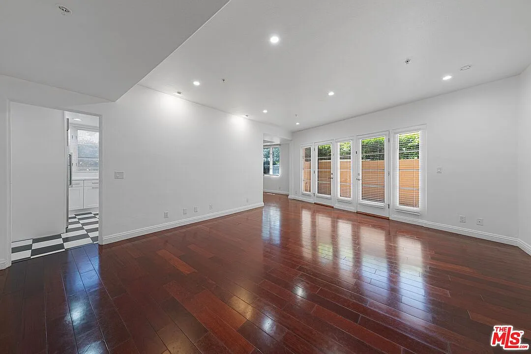 2 bed, 2.5 bath, 1690 sqft, $4,950 — Photo 4