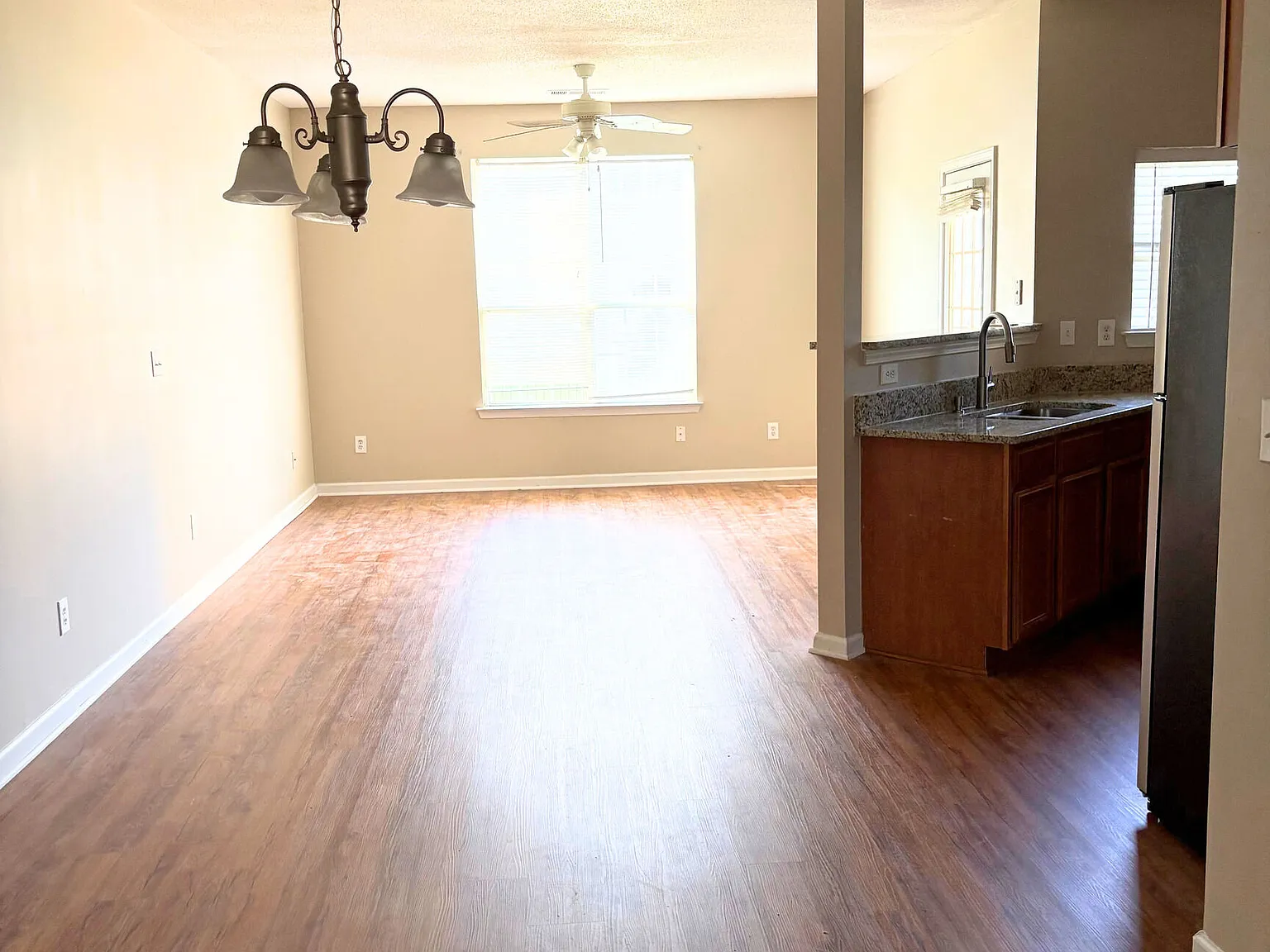 3 bed, 2.5 bath, 1608 sqft, $1,700 — Photo 3