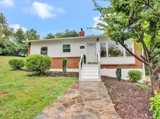 3801 Woodleigh Rd NW, Roanoke, VA 24017