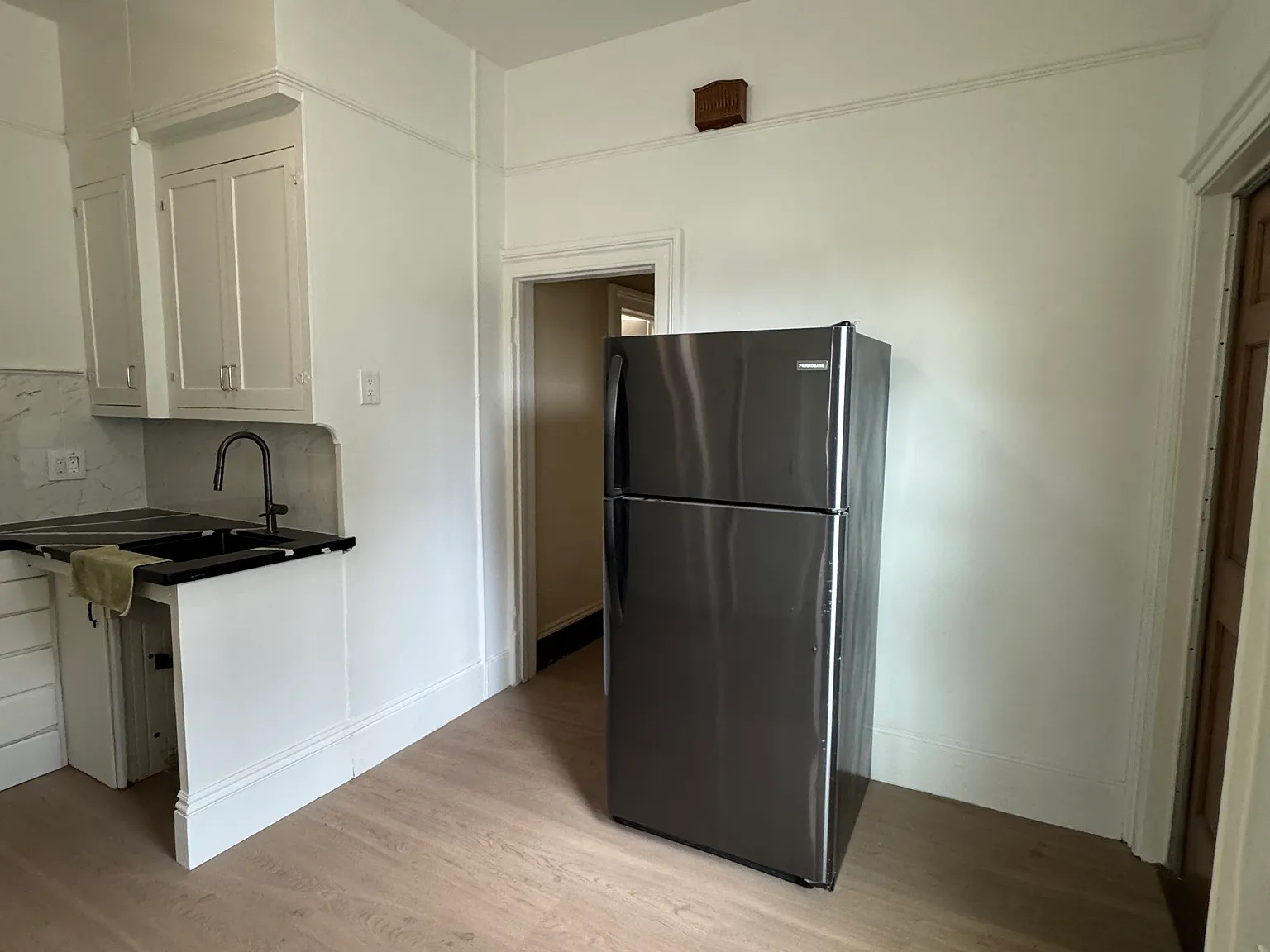 1 bed, 556 sqft, $3,995 — Photo 4