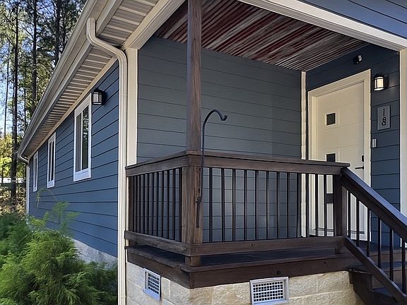 5th image of 18 Davis Ln