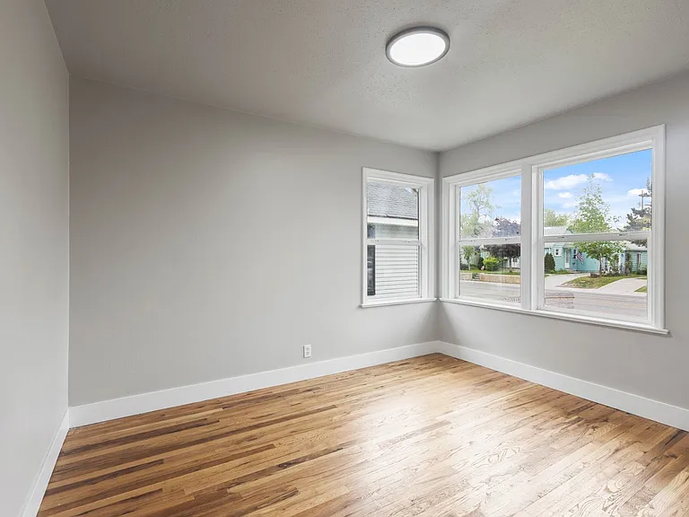 B345AG — Photo 35