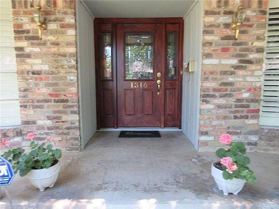 2nd image of 1316 Glenbrook Dr