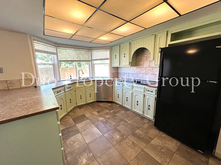 2035 Harvard Dr — Photo 6