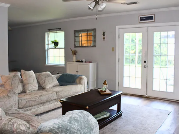 1104 Meadowbrook Dr, Deridder, LA 70634