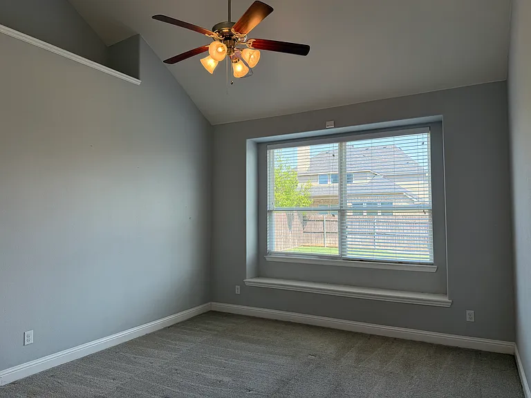 2417 Kingsgate Dr — Photo 15