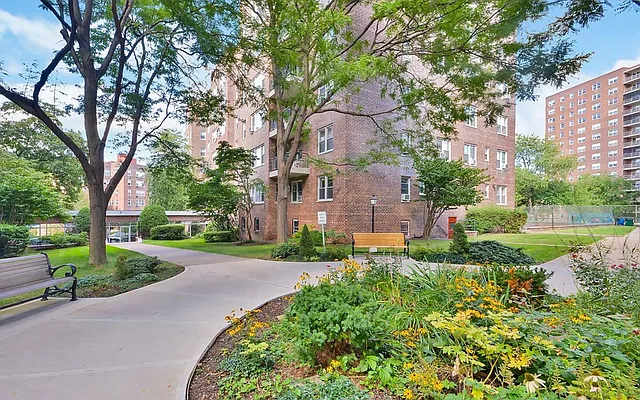 Sold by REMAX Distinguished Homes | media 13