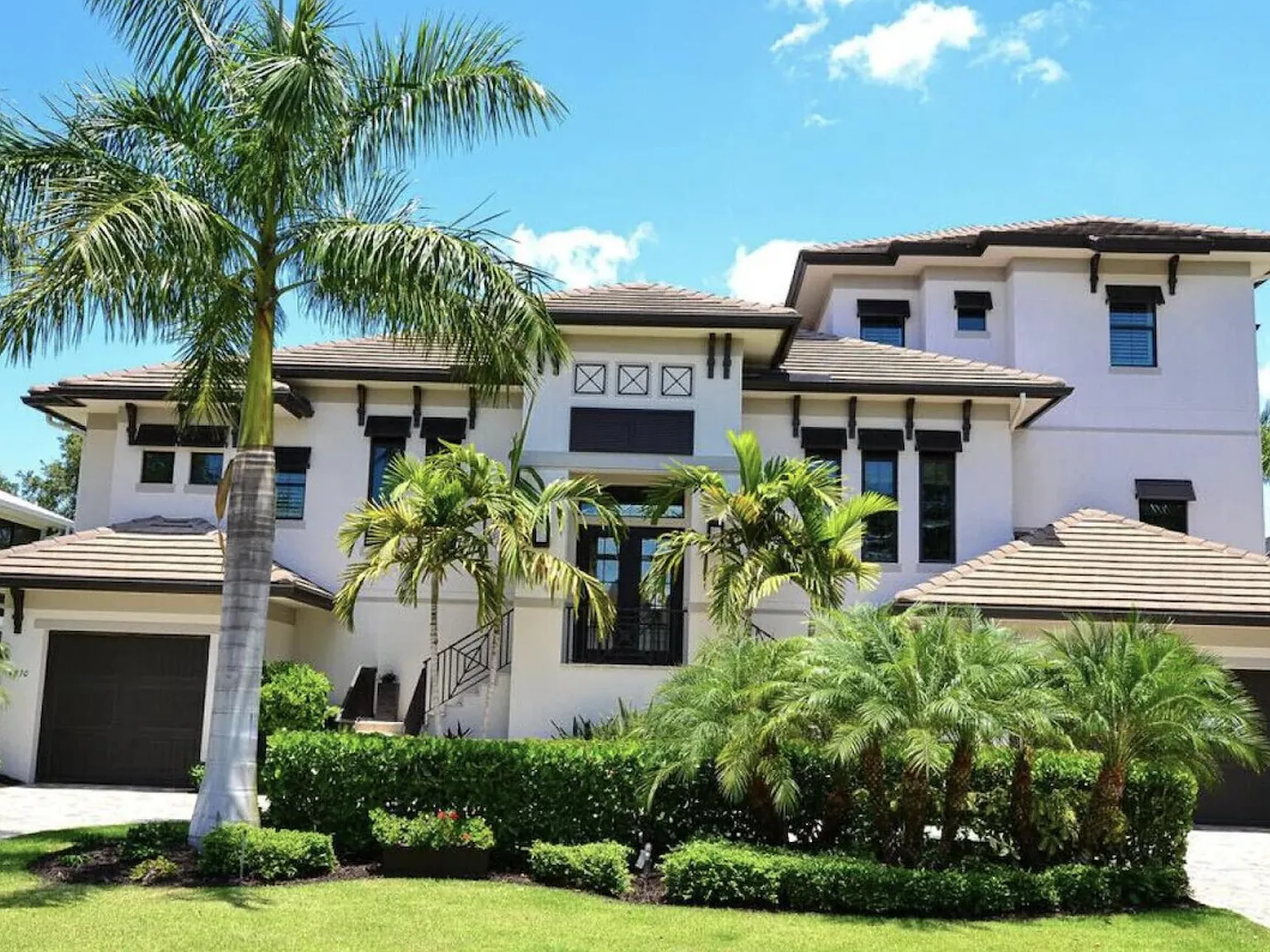 4 bed, 4.5 bath, 4501 sqft, $15,000 — Photo 2
