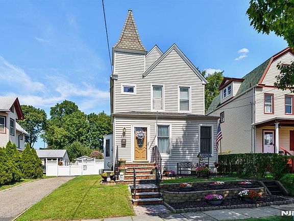 3rd image of 371 2nd Avenue