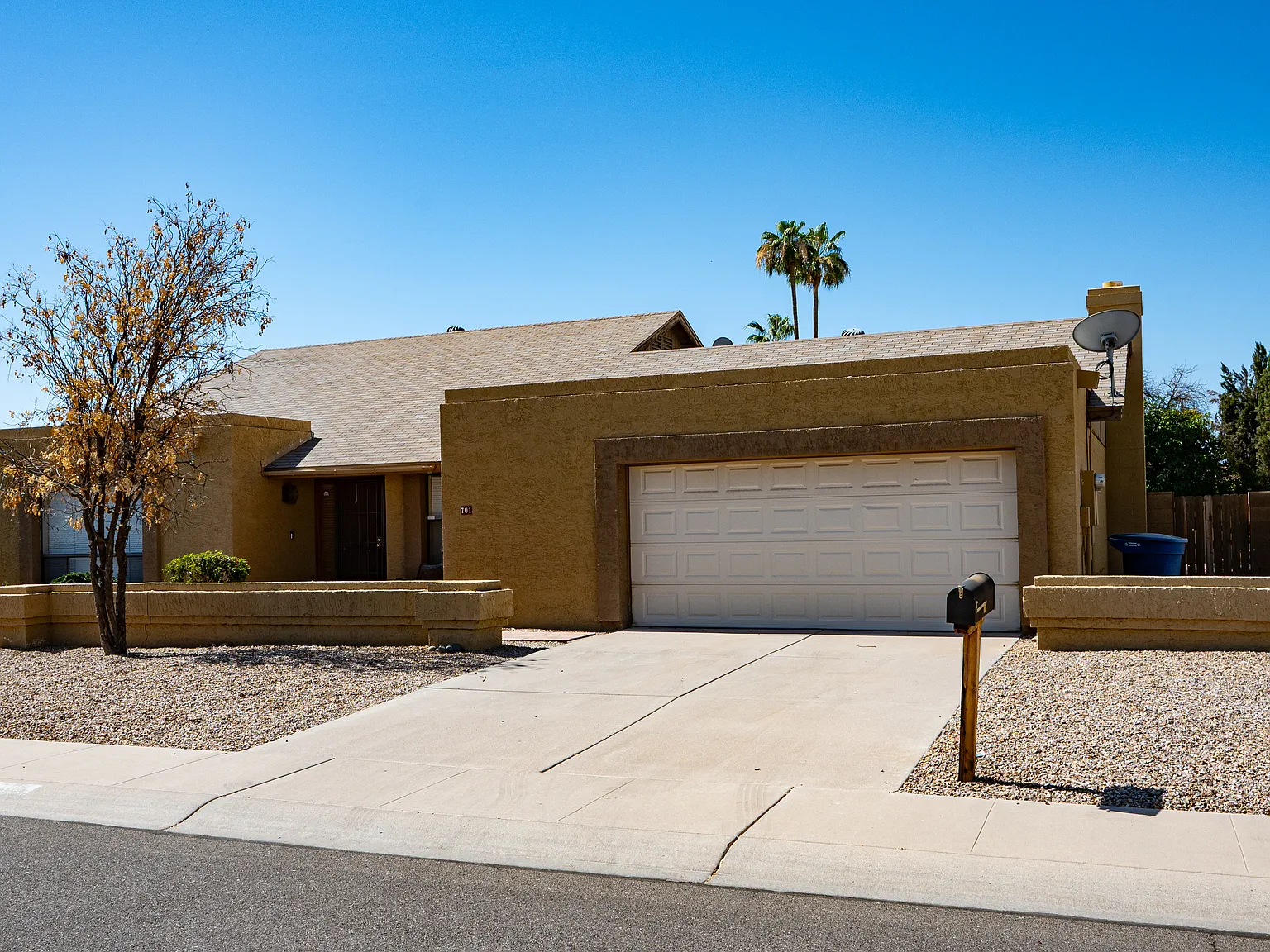 3 bed, 2186 sqft, $2,900 — Photo 3