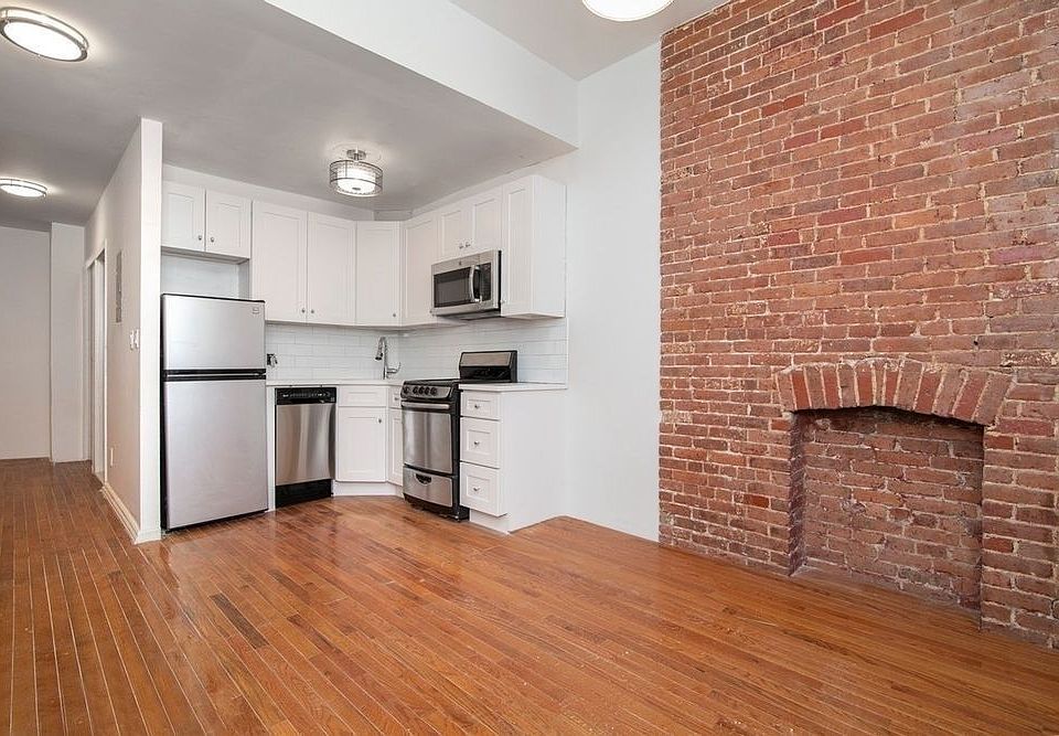 1st image of 328 W 45th St #1