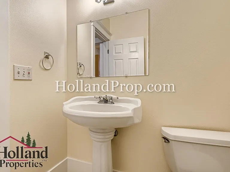 3228 SE Filbert St — Photo 11