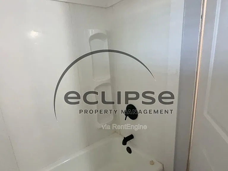 Summit View Apartments — Photo 103