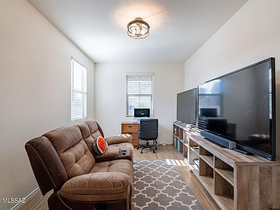 4th image of 1005 W Calle Nimbo