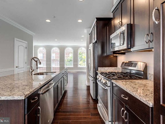 5th image of 403 N Upton Ct