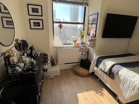 2nd image of 50 W 34th St #17C08
