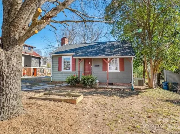 215 7th St SE, Hickory, NC 28602