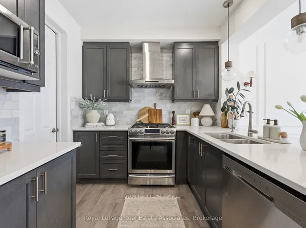 1222 Rose Way #27, Milton, ON L9E 1P1
