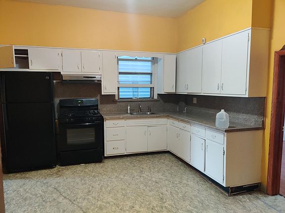 3rd image of 29 Beacon Ave #1