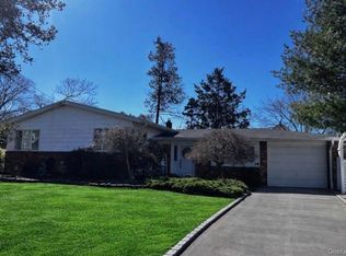 22 Pioneer Blvd, Huntington Station, NY 11746