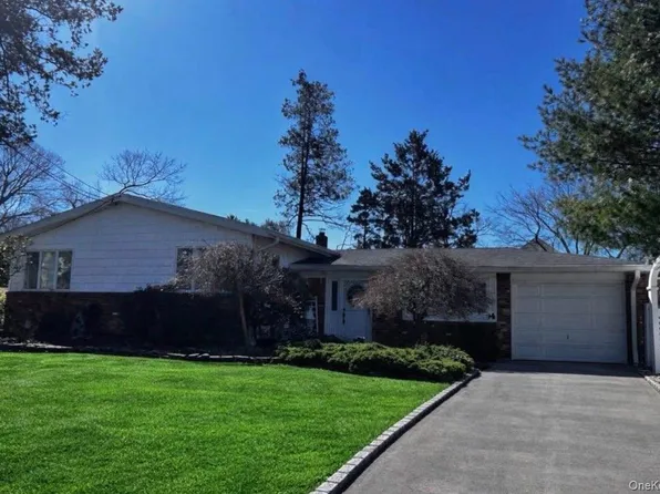 22 Pioneer Boulevard, South Huntington, NY 11746