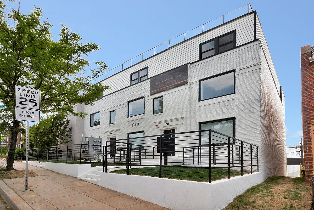 Building Photo - 1140 17th St NE #1
