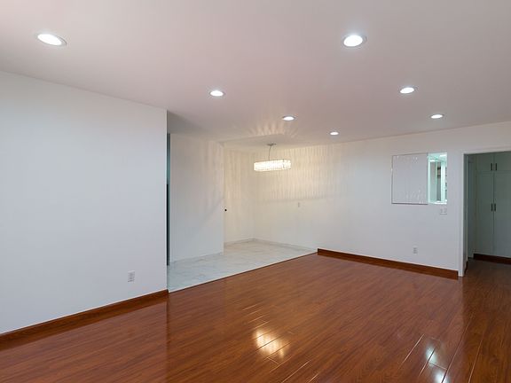 2nd image of 5856 Willoughby Ave #3