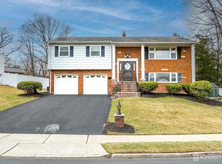 17 Hallo St, Edison, NJ 08837