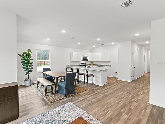 4th image of 386 Garren Ln