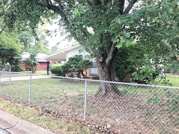 2nd image of 8 Redbud Ln