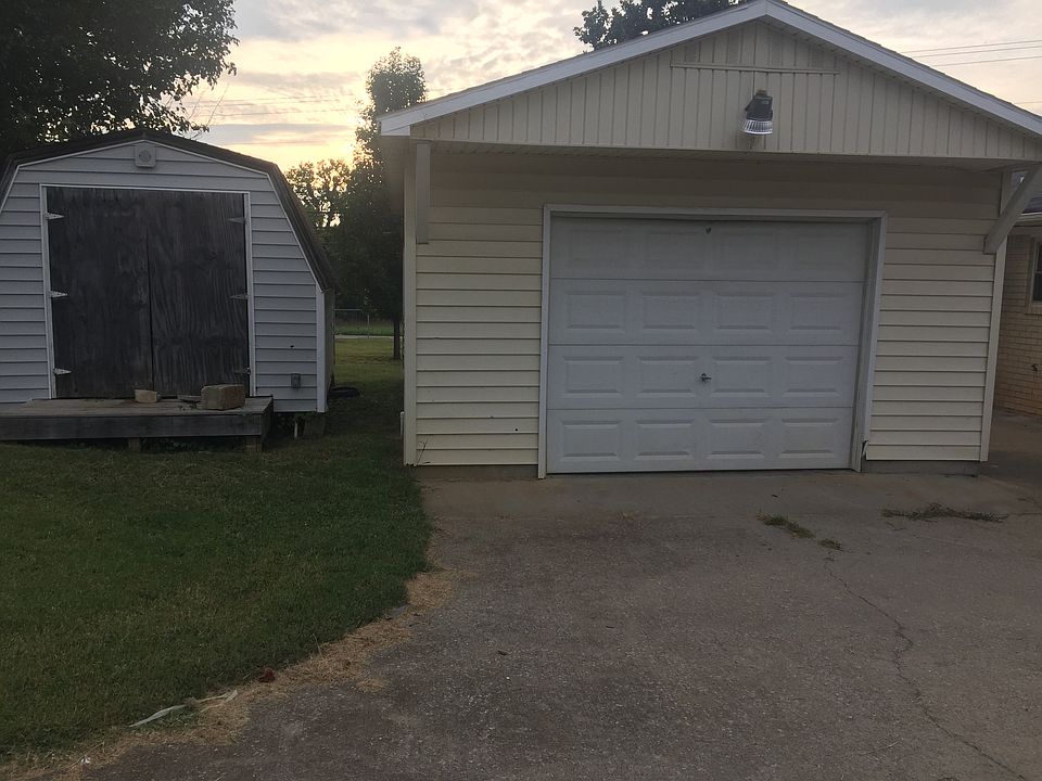 2nd image of 100 Bandywood Ct