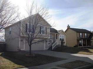 1045 Pumpkin Ridge St, Gardner, KS 66030