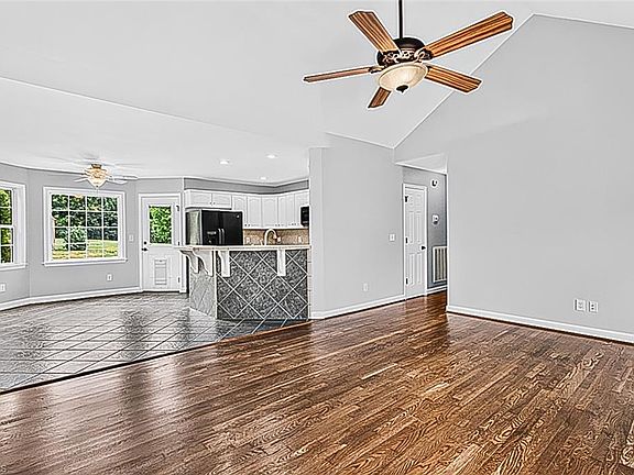 4th image of 3633 Mamie May Rd