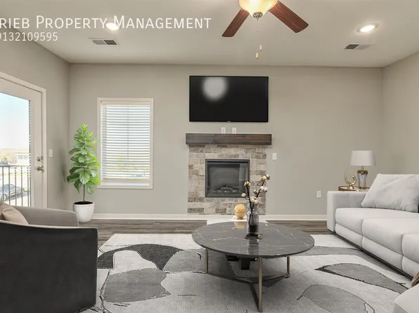 12321 S Chelsea St Building 2-108, Olathe, KS 66061