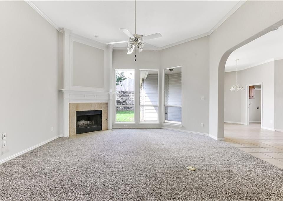 1st image of 327 Hillcrest Dr