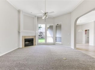 327 Hillcrest Dr, Hurst, TX 76053