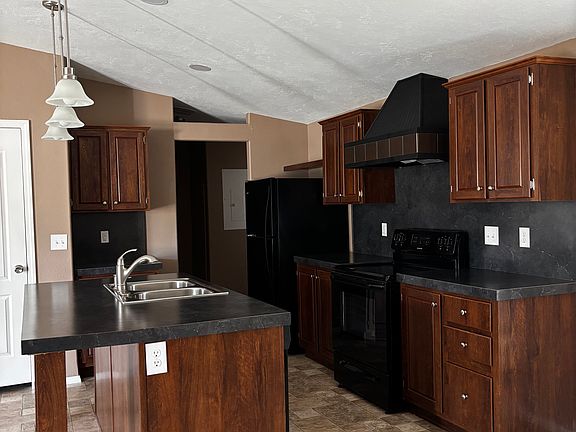 4th image of 1265 N Carbonville Rd