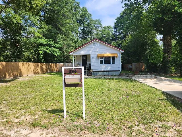 334 E Chestnut Ave — Photo 1