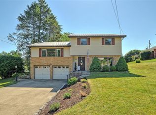 318 Smallwood Dr, Coraopolis, PA 15108