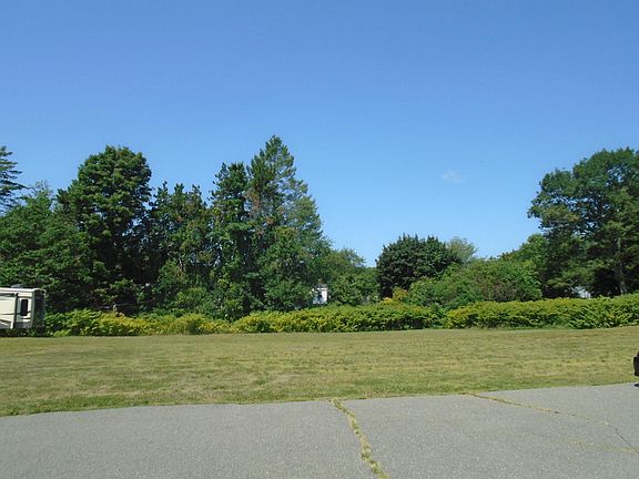 3rd image of 724 Lafayette Road